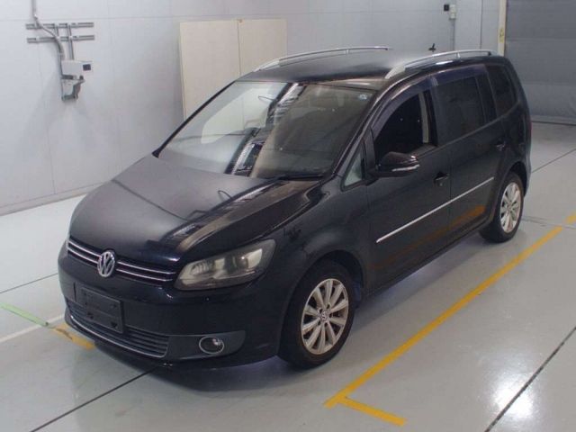 90217 Volkswagen Golf touran 1TCAV 2011 г. (CAA Chubu)